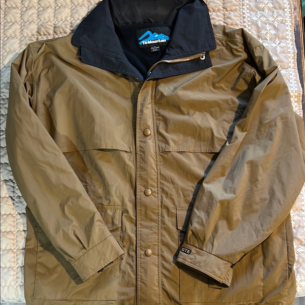 Tri-mountain Men’s windbreaker jacket size L with warm lining fold out hood